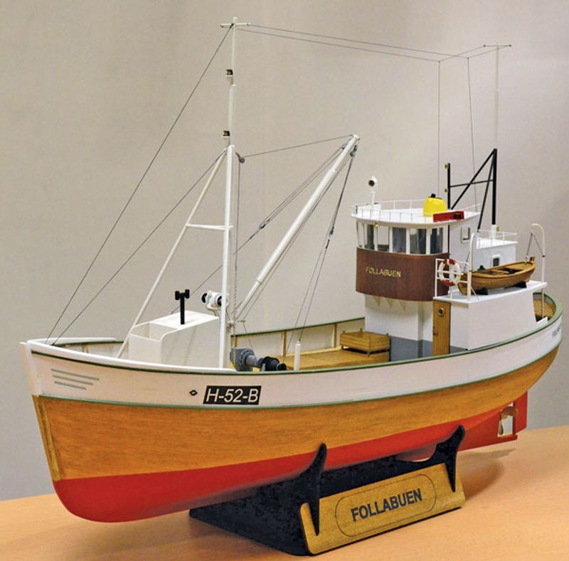 Follabuen fiskekutter V2. Lengde 750 mm. 1:25 